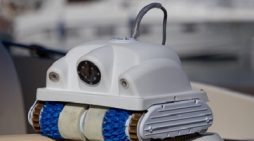 Underwater robot for hull cleaning